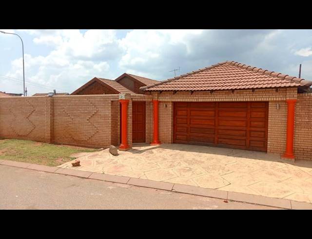 3 BEDROOM HOUSE FOR SALE IN PROTEA GLEN